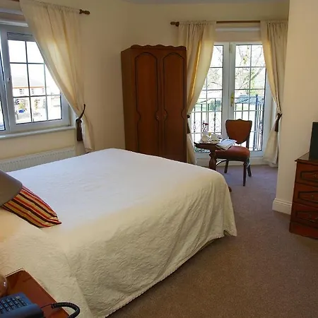 Robeen House 3*