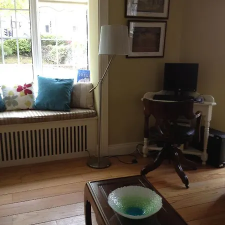 Robeen House 招待所