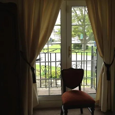 Robeen House 3*
